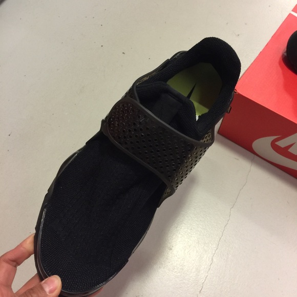 NIB Nike Men's Sock Dart Black Running Sneaker - Picture 3 of 8